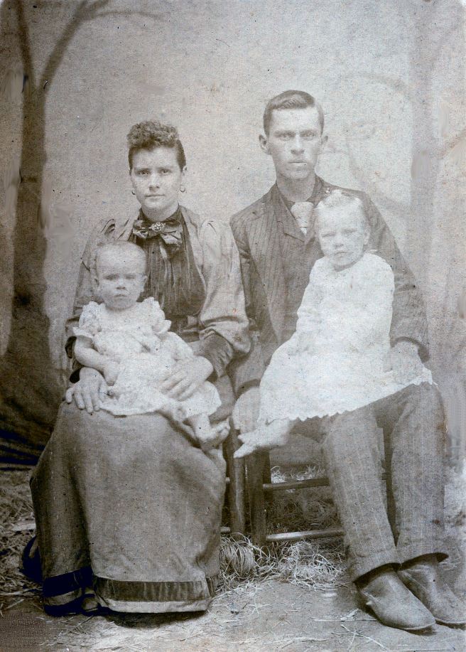 Arena Jeannette Butler Cole (1872-1944) and Stephen Alonzo Cole (1867-1941) with Eugenia Viana Cole and Carzy Clifford Cole.